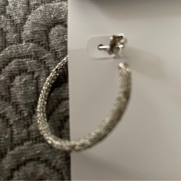 KENDRA SCOTT Silver Rhinestone Hoops Push-Back 1” Round Timeless Classic $80 NEW - Picture 10 of 16